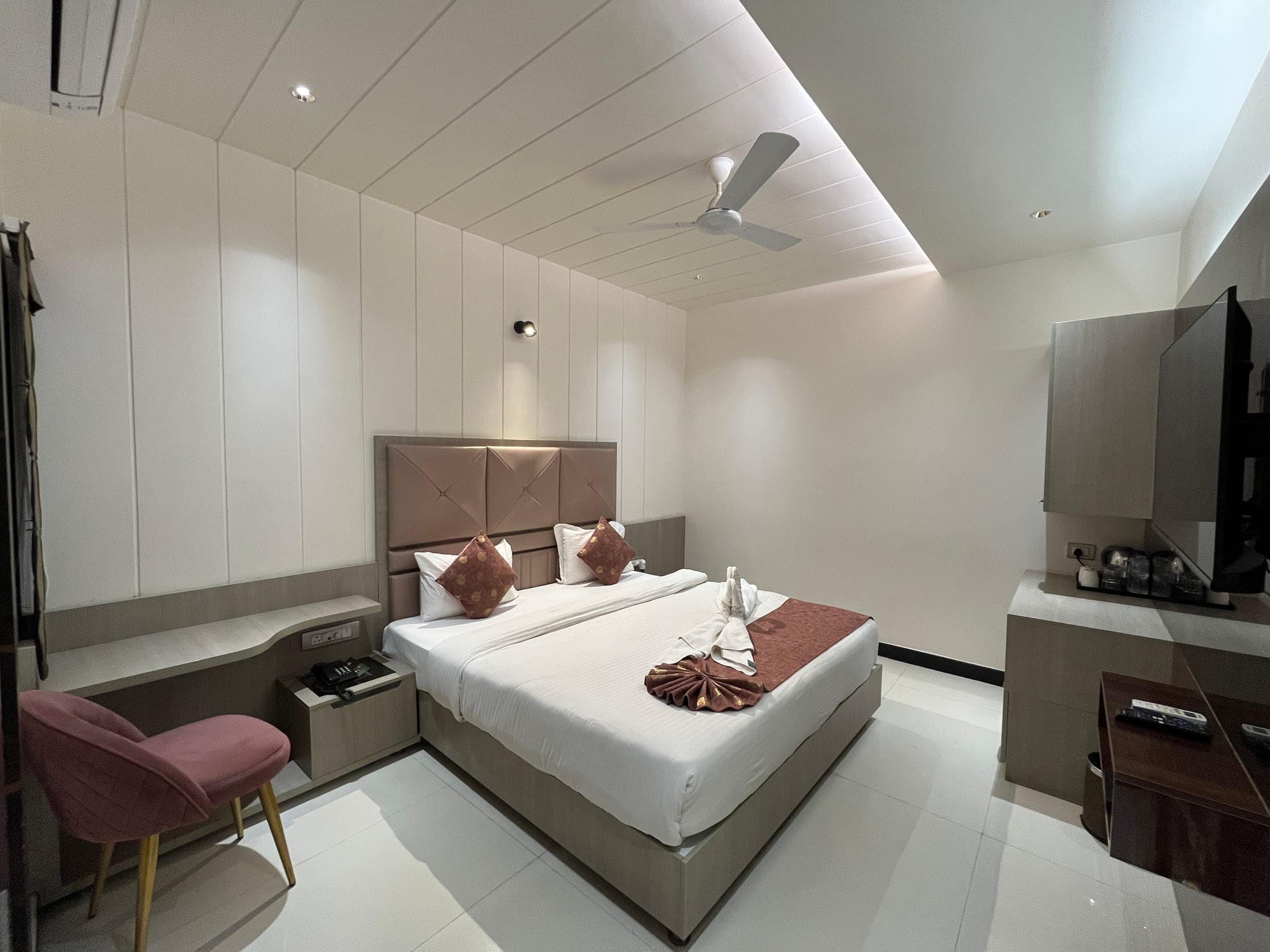 Deluxe Room at Sri Shyam Villas